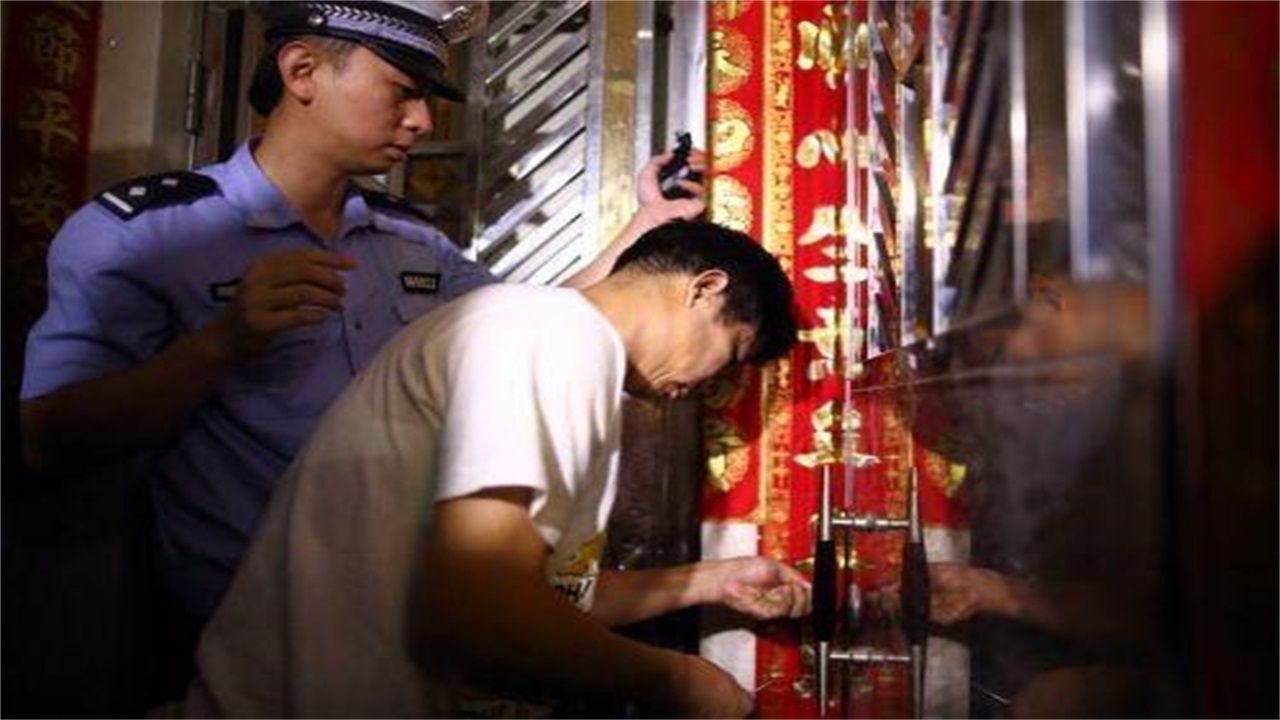 万峰湖镇请开锁师傅开了锁后，师傅为什么一般都不进门，就算主人请也不进去？