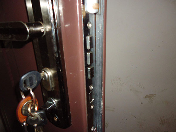 万峰湖镇防盗门换锁芯注意事项